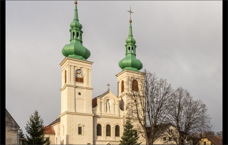 Sanierte Kirchenfassade