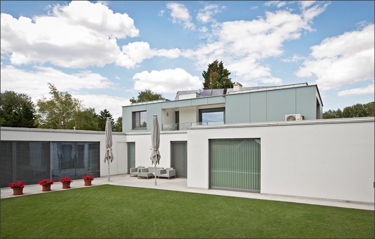 Massivhaus mit Innenpool