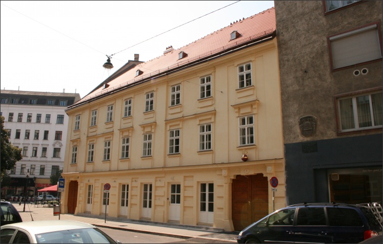 Historisch sanierte Fassade mit Kalkputz entsprechend den Vorgaben des BDA