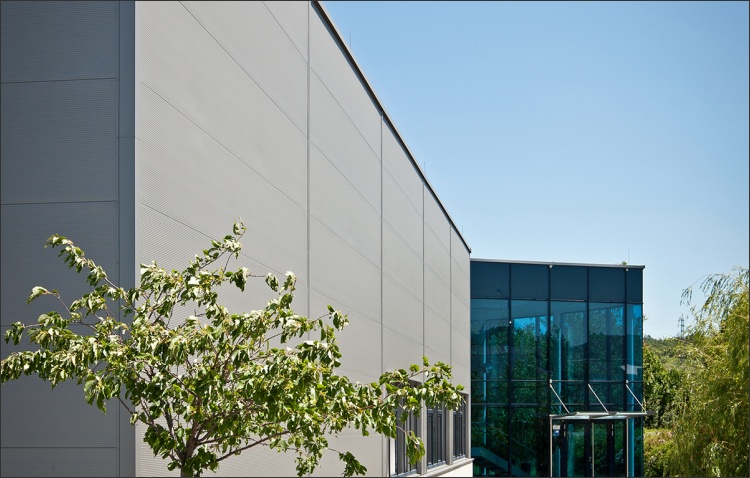 Gewerbehalle mit Büroteil