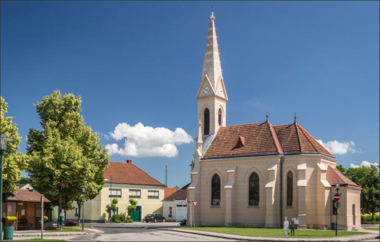 Revitalisierte Kirchenfassade